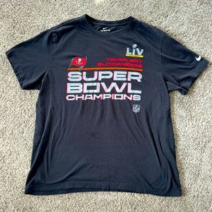 Buccaneers Super Bowl shirt. Mens size L